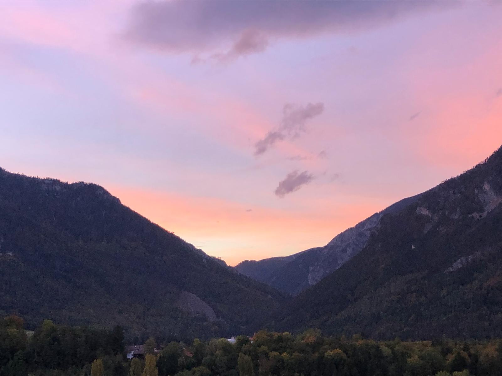Bergpanorama in Niederösterreich bei Sonnenuntergang